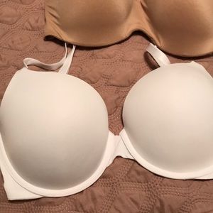 White Victoria’s Secret bra